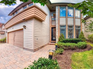 12 Holiday Pond Rd, Jericho, NY 11753