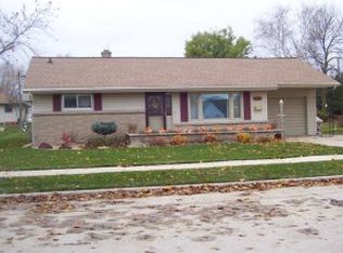 1616 S 24th St, Manitowoc, WI 54220