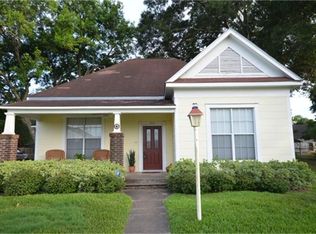 212 E Orange St, Angleton, TX 77515