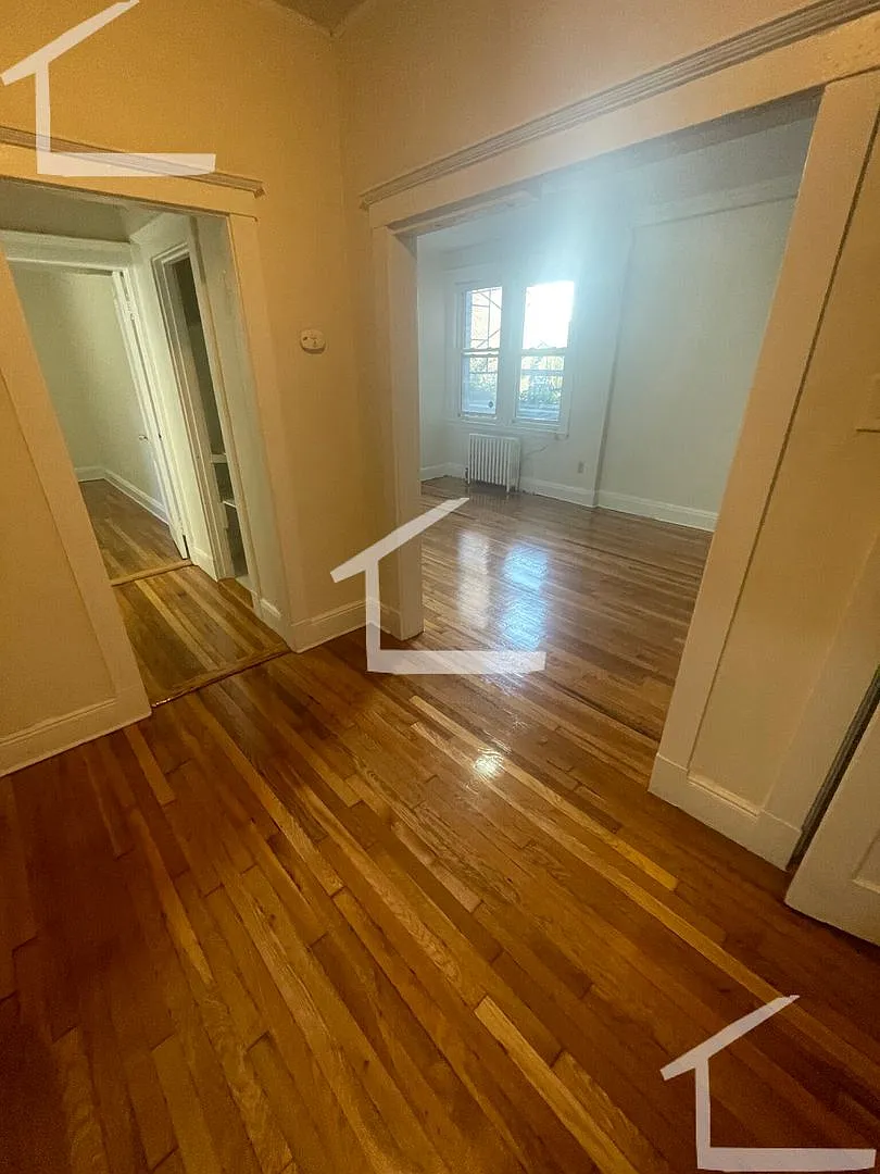 9/1- No Fee! Split-style 2BR on Green Line in Brighton! — Photo 2