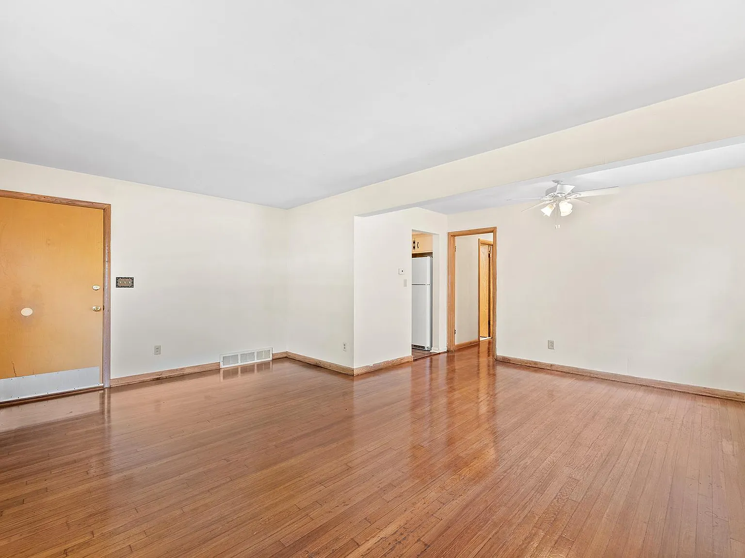 3 bed, 2.5 bath, 1100 sqft, $1,100 — Photo 3