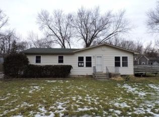 2008 W Davis Ave, McHenry, IL 60050