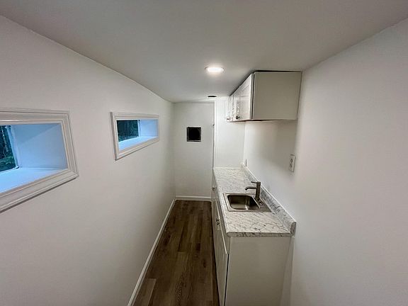 5th image of 337 Lucerne Ave #1