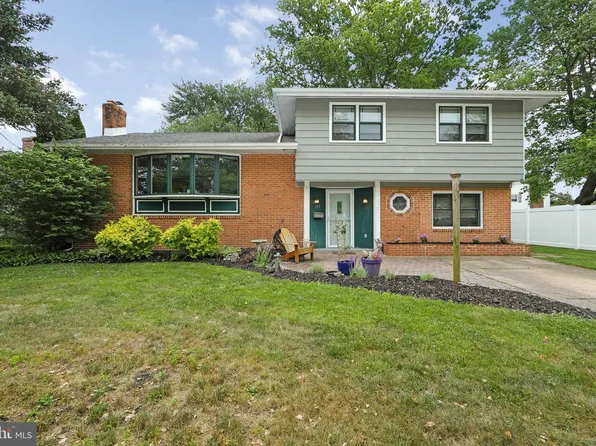 157 Brentwood Dr, Mount Laurel, NJ 08054