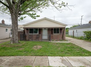 20317 Ellis St, Roseville, MI 48066