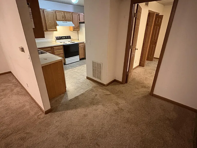 1602 Paris Rd #6 — Photo 6