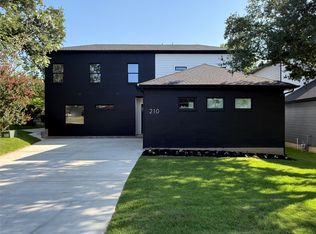 210 Silverleaf Dr, Fort Worth, TX 76112