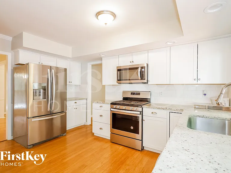7614 Robin Crest Rd — Photo 4