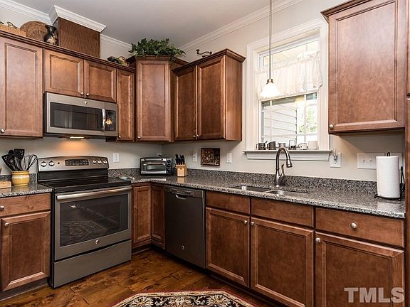 5th image of 1409 Yellow Wood Dr