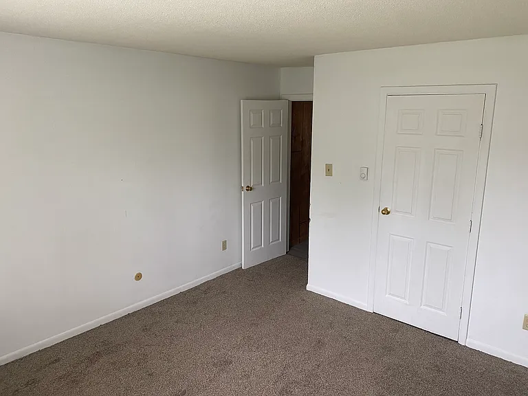 1890 S Walnut St #16 — Photo 16
