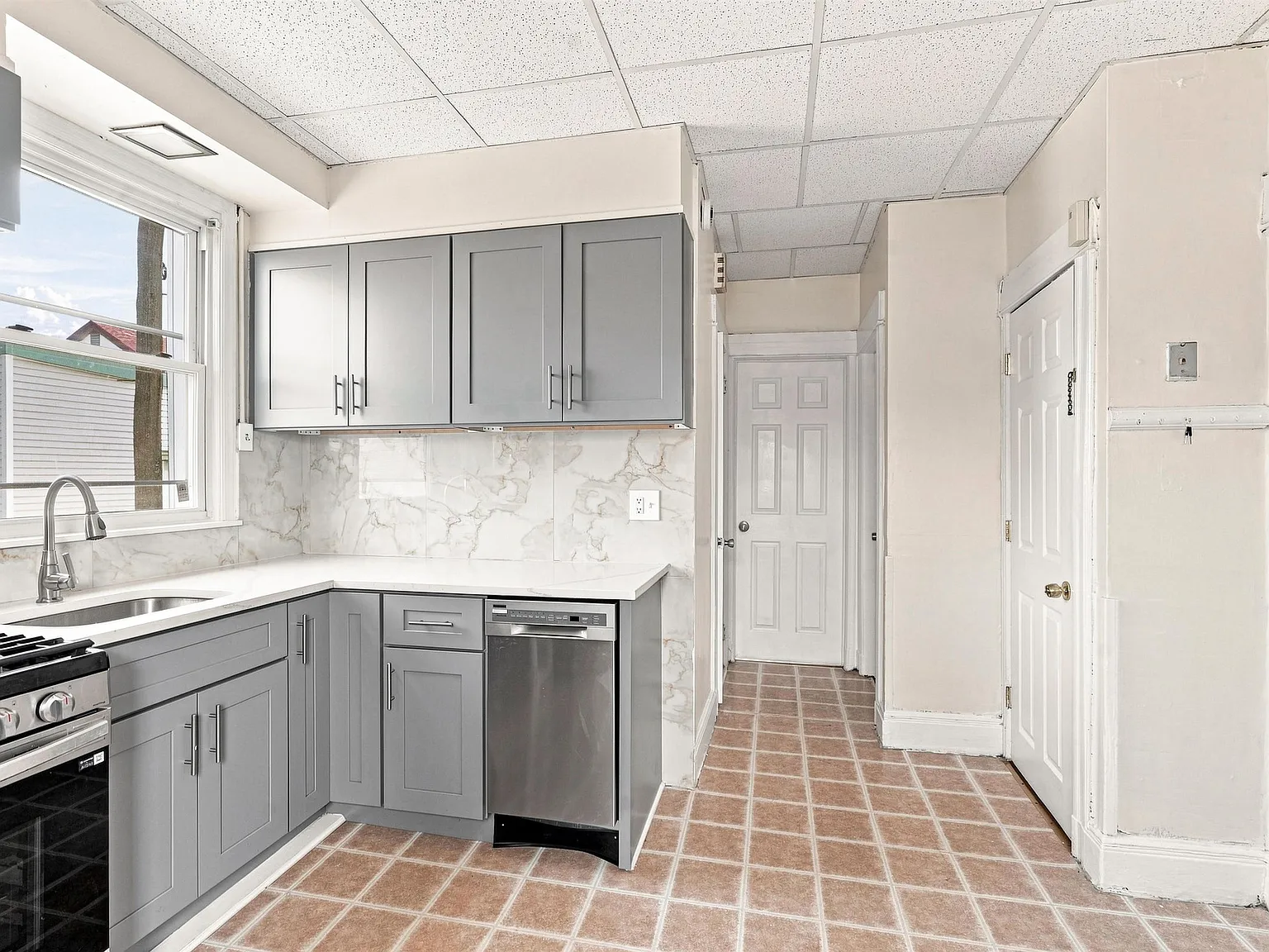 2 bed, 1.0 bath, $2,100 — Photo 4