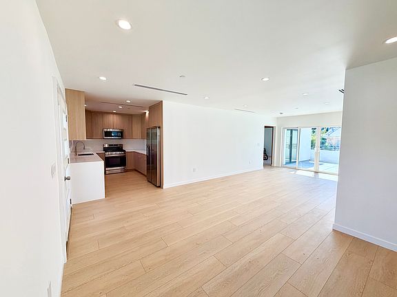 5th image of 1226 Justin Ave