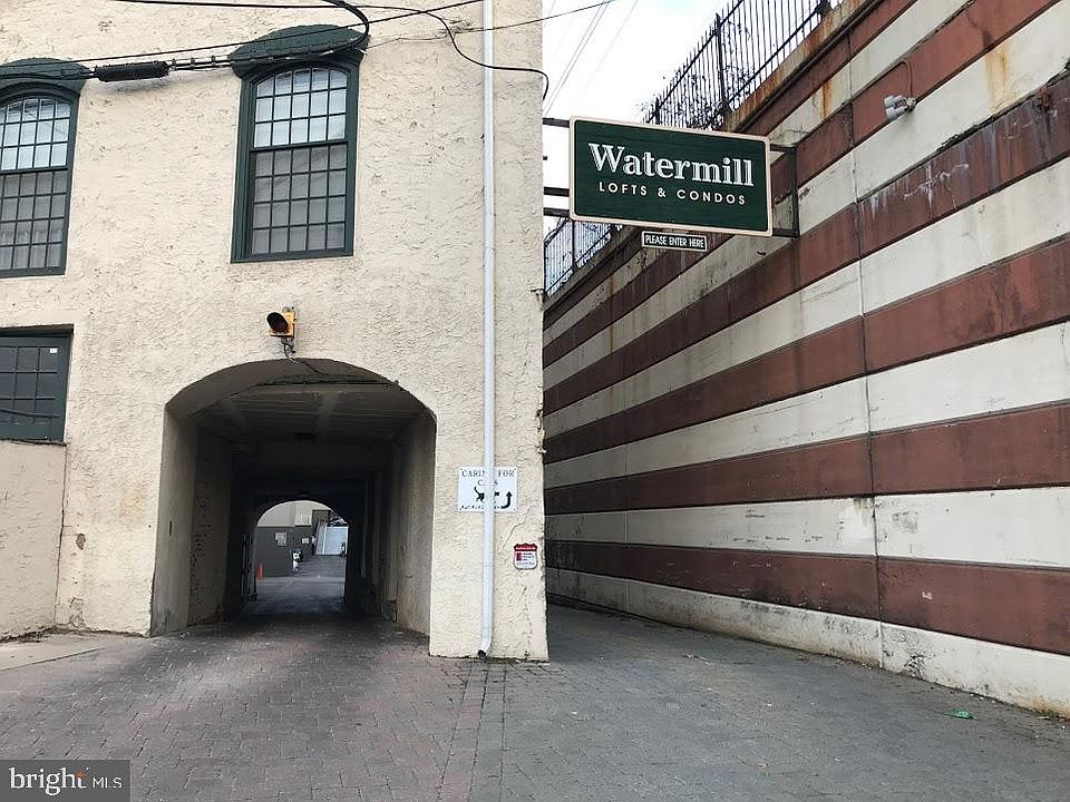 1st image of 2 Leverington Ave #39