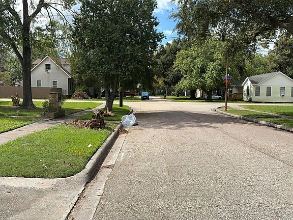 5th image of 1303 Jefferson St