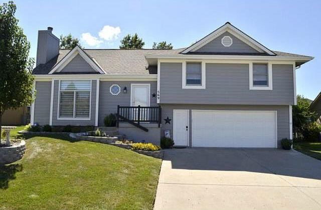 1st image of 569 White Oak Ln