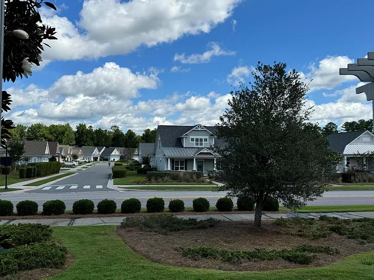 819 Meadowsweet Ln — Photo 34