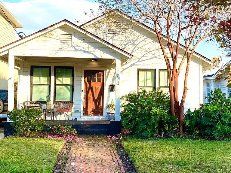 1010 Ashley Ave — Photo 1