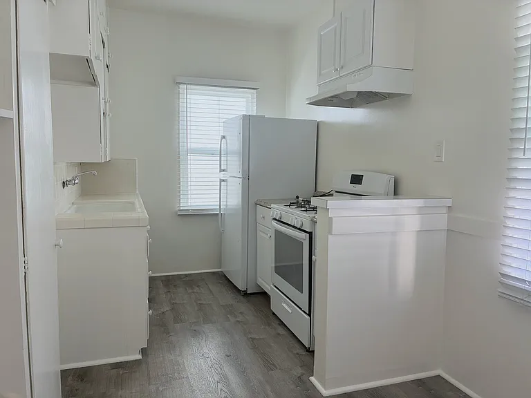 215 W Lomita Ave #11 — Photo 5