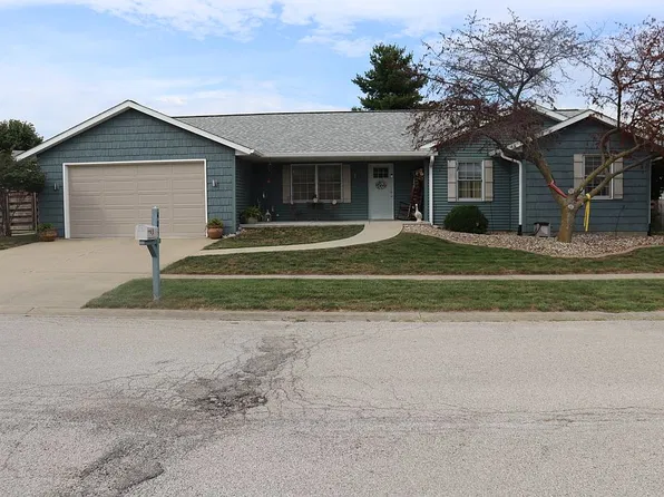 403 Wintergreen Dr, Chatham, IL 62629