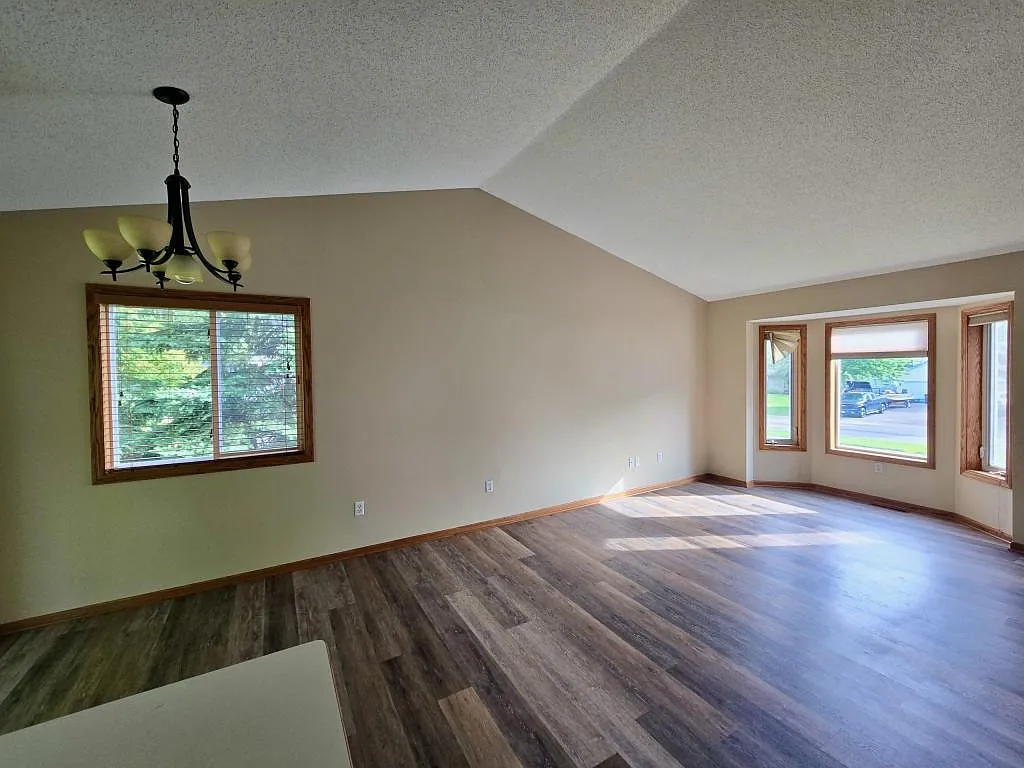 29550 Broadway St — Photo 4