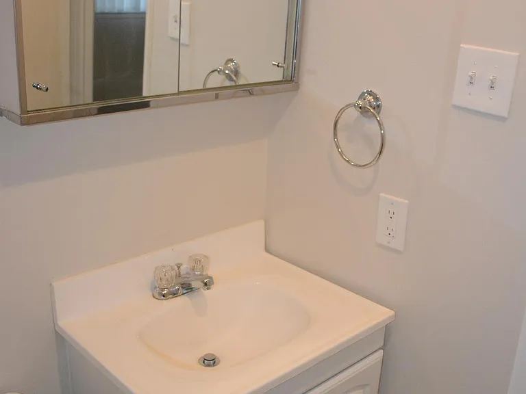 217 Victor Pkwy #F — Photo 10