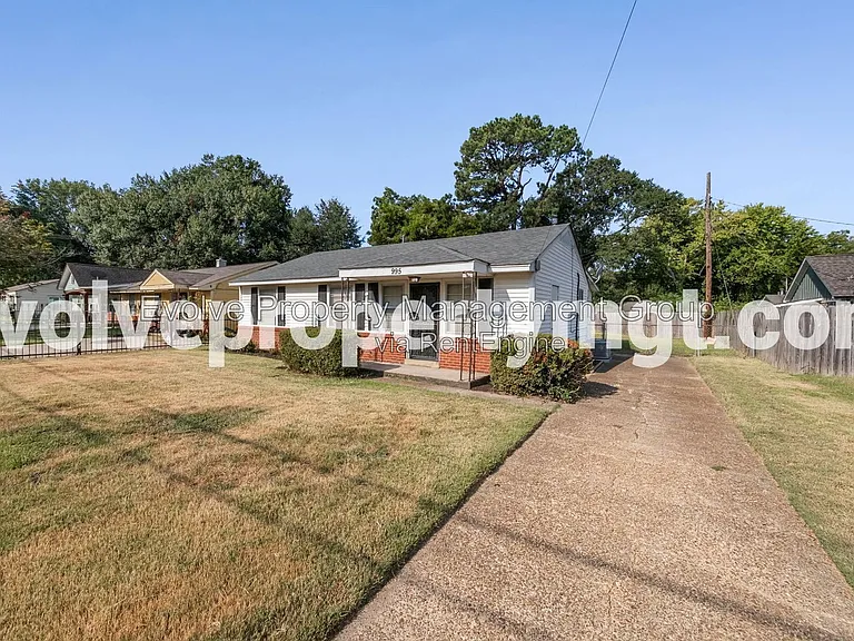 995 Avon Rd — Photo 4
