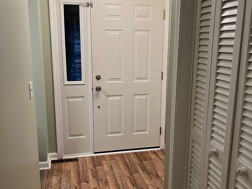 2nd image of 735 Robin Rd