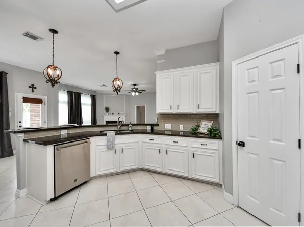 2802 Creek Bend Dr, Friendswood, TX 77546