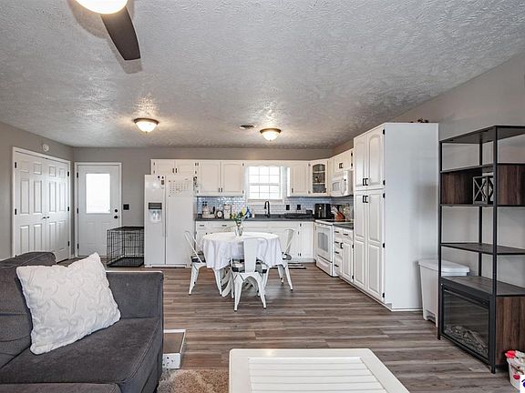 4th image of 1035 Bailey Rd