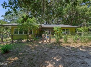 16 Oakland Dr, Saint Helena Island, SC 29920