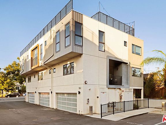 2nd image of 2920 Rowena Ave #3