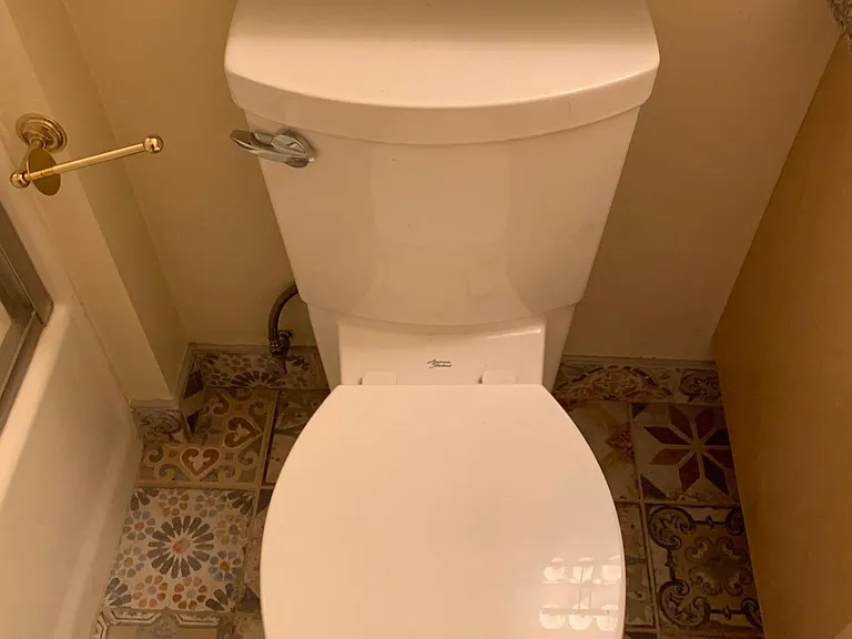 1726 Winona Blvd #201 — Photo 60
