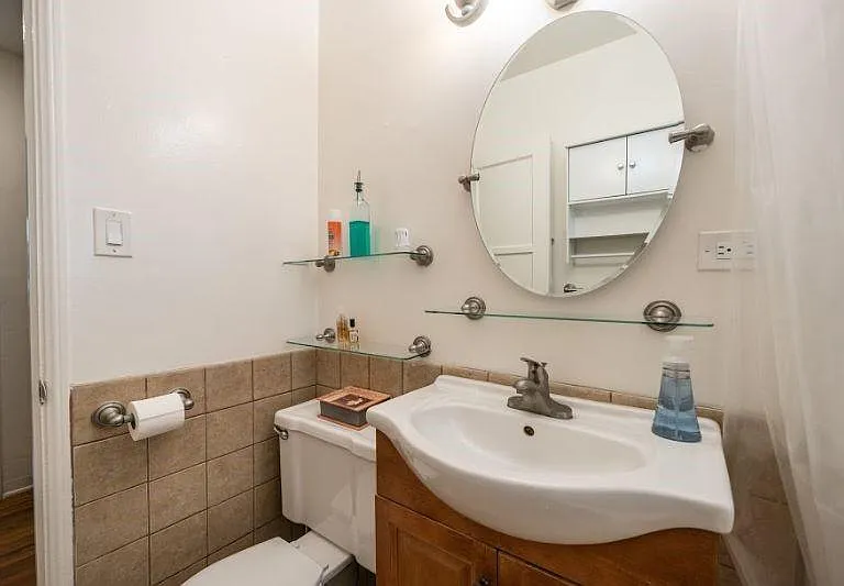 1152 E 2nd St #9 — Photo 8