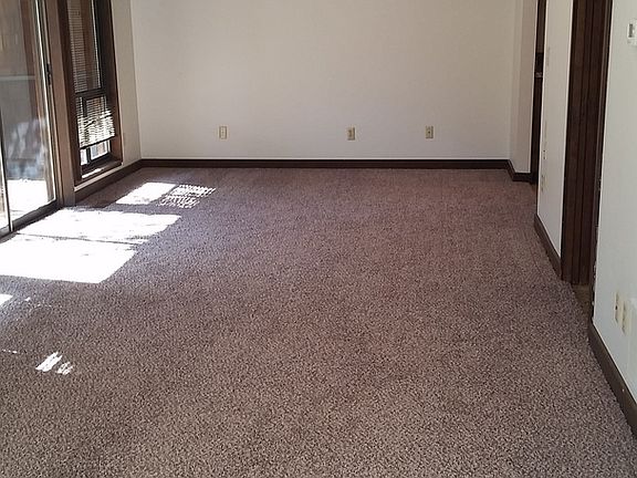 3rd image of 808 Queen Ave #A