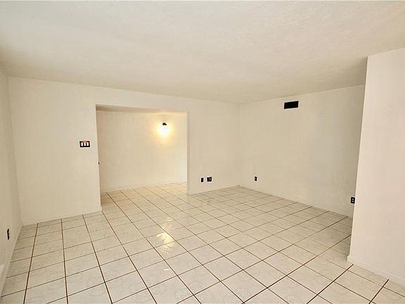 5th image of 2613 Gayle Dr
