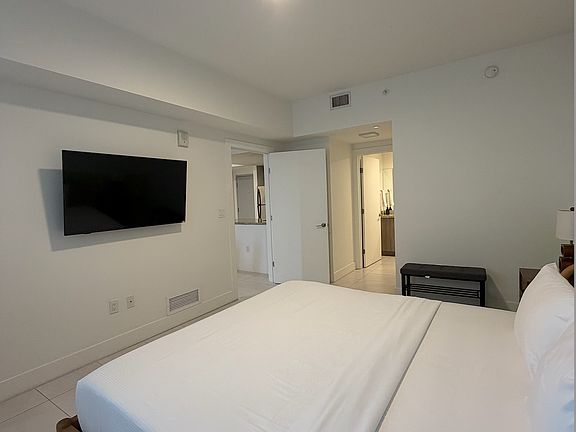 3rd image of 1710 SW 27th Ave #601