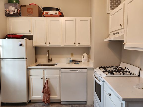 5th image of 12 Farrington Ave APT 6