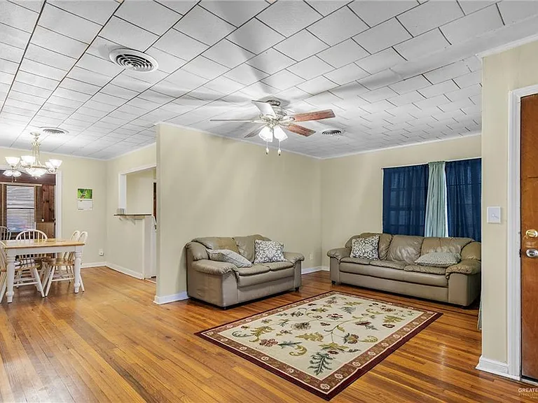 518 E Kelly Ave — Photo 3
