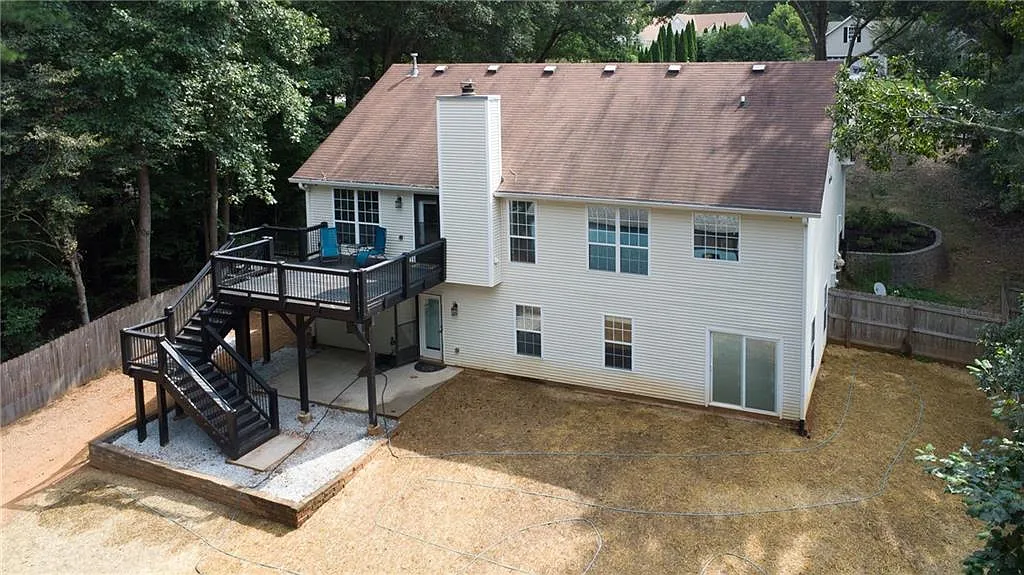 3 bed, 2.0 bath, 2414 sqft, $2,990 — Photo 4