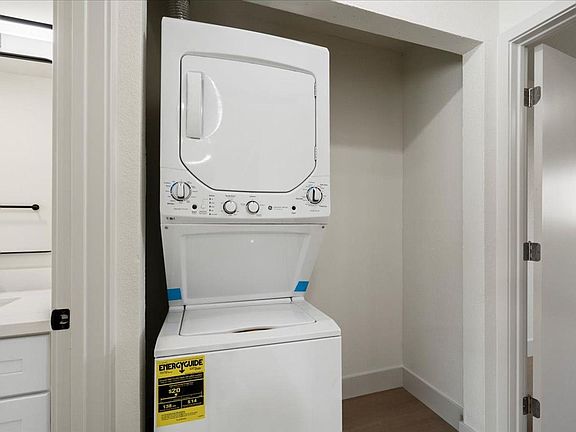 3rd image of 215 W Olive Ave #2B-1Ba-800Sqft