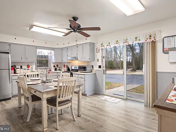 5th image of 393 Newport Neck Rd