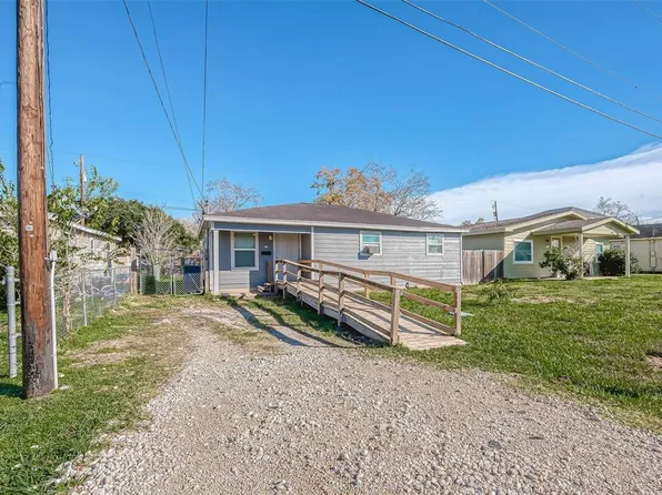 412 Snow Dr, West Columbia, TX 77486