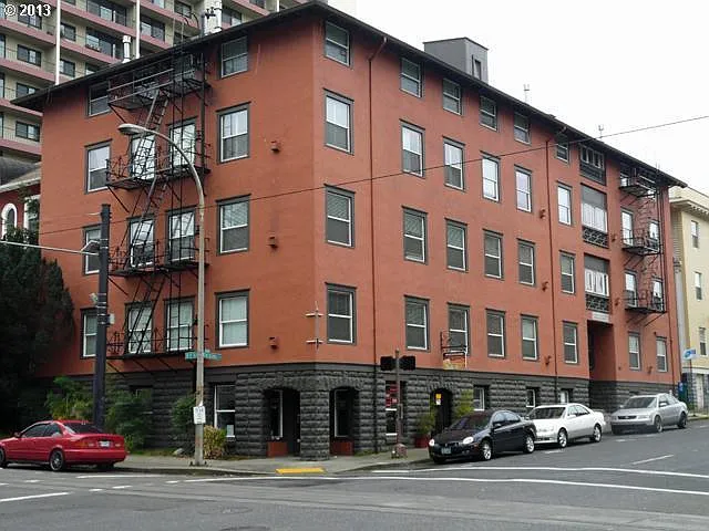 1104 SW Columbia St — Photo 1
