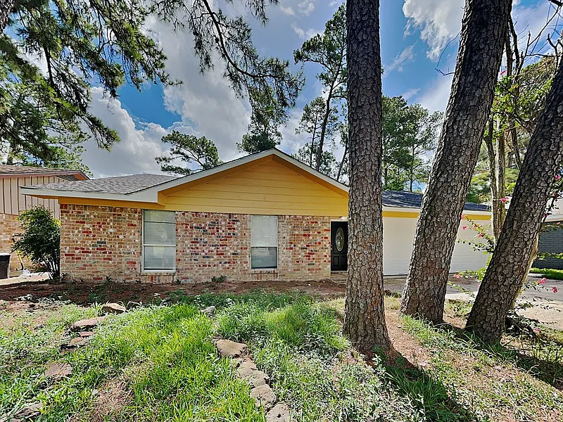 4 bed, 2.0 bath, 1382 sqft, $1,650 — Photo 1