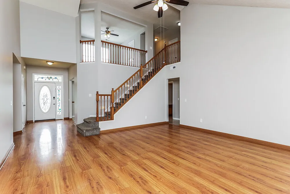 3 bed, 2.5 bath, 2704 sqft, $2,335 — Photo 4