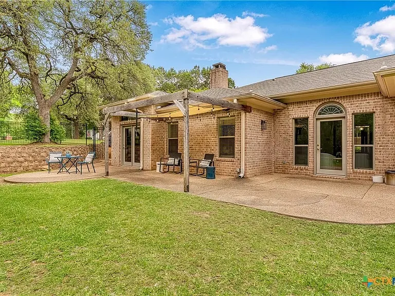 3201 Edward Dr — Photo 36