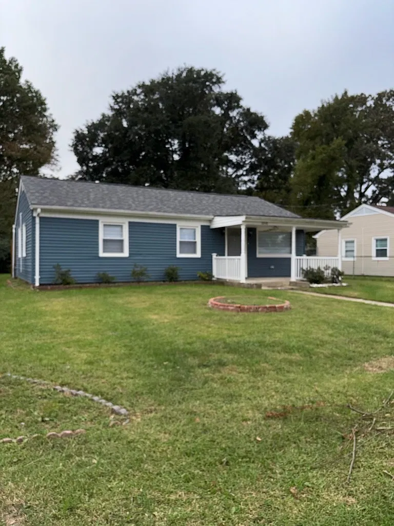4 bed, 1200 sqft, $1,900 — Photo 2
