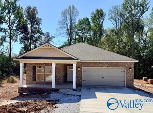 520 Cloverleaf Dr, Athens, AL 35611