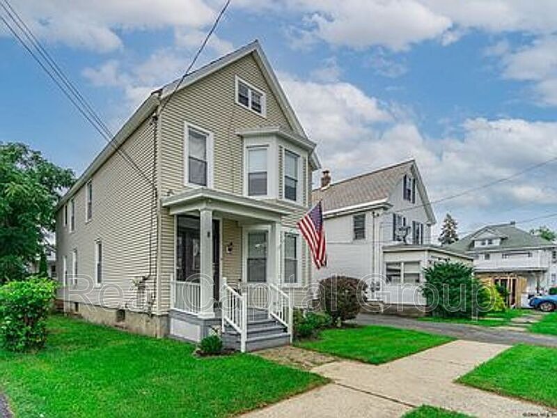 1st image of 8 Munro Ct APT 2