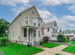 8 Munro Ct APT 2, Troy, NY 12180